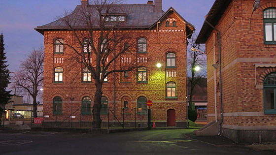Storhusen mot Slakthusgatan är vackra med sitt gulröda tegel. 